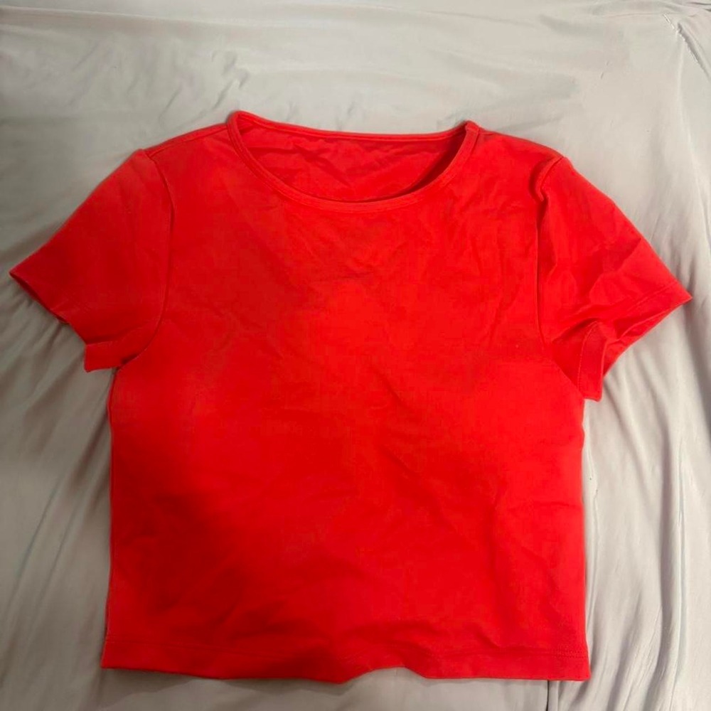 Gilly Hicks athletic tee with built in bra size S